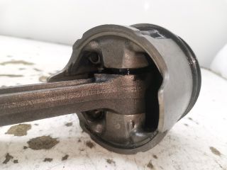 bontott MAZDA 323 Dugattyú és Hajtókar