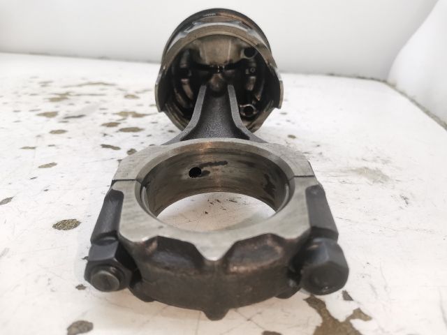 bontott MAZDA 323 Dugattyú és Hajtókar