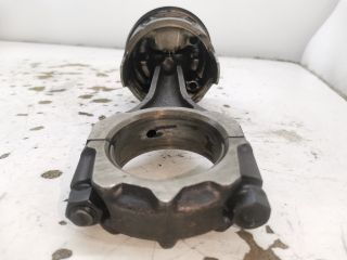 bontott MAZDA 323 Dugattyú és Hajtókar