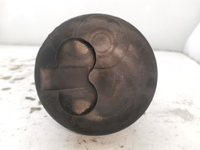 bontott MAZDA 323 Dugattyú és Hajtókar