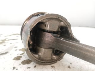 bontott MAZDA 323 Dugattyú és Hajtókar