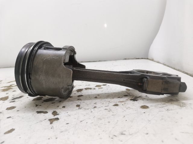 bontott MAZDA 323 Dugattyú és Hajtókar