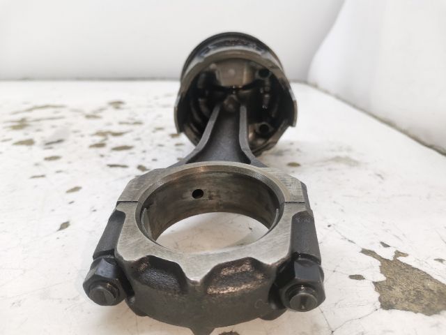 bontott MAZDA 323 Dugattyú és Hajtókar