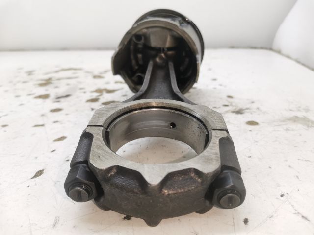 bontott MAZDA 323 Dugattyú és Hajtókar