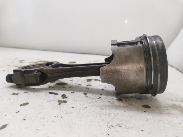 bontott MAZDA 323 Dugattyú és Hajtókar