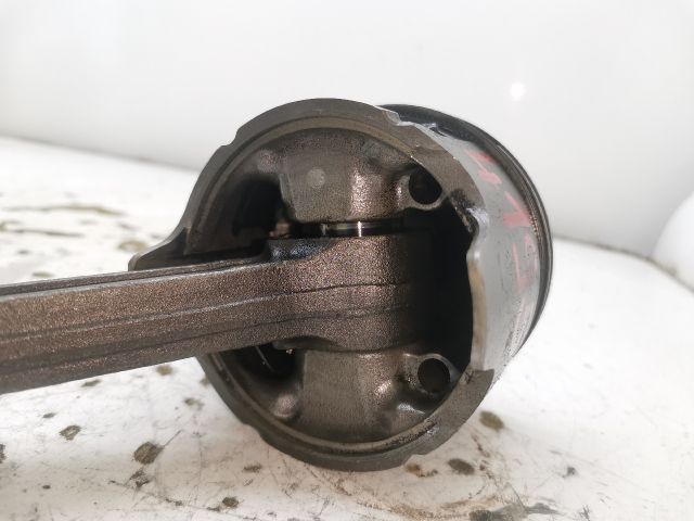 bontott MAZDA 323 Dugattyú és Hajtókar