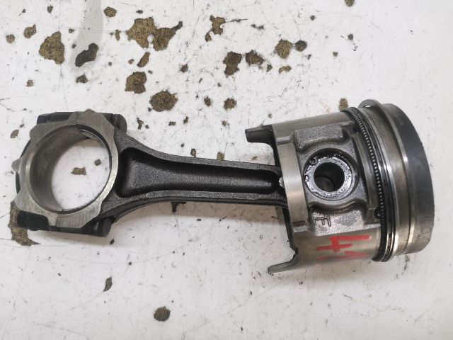 bontott MAZDA 323 Dugattyú és Hajtókar