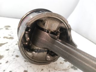 bontott MAZDA 323 Dugattyú és Hajtókar