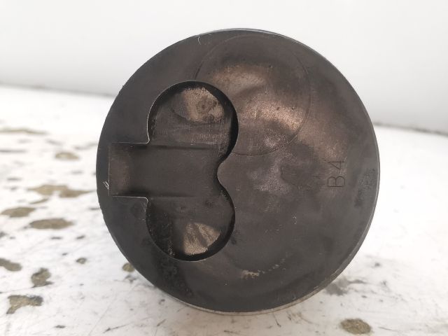 bontott MAZDA 323 Dugattyú és Hajtókar