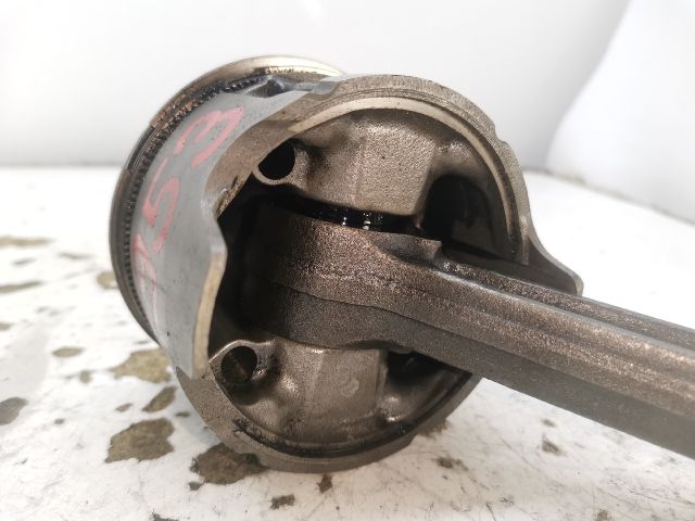 bontott MAZDA 323 Dugattyú és Hajtókar