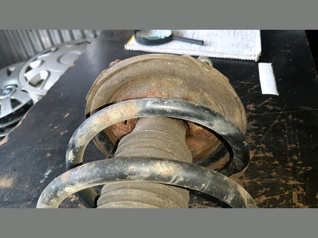 bontott MAZDA 323 Jobb első Gólyaláb (Lengécsillapító, Rugó)