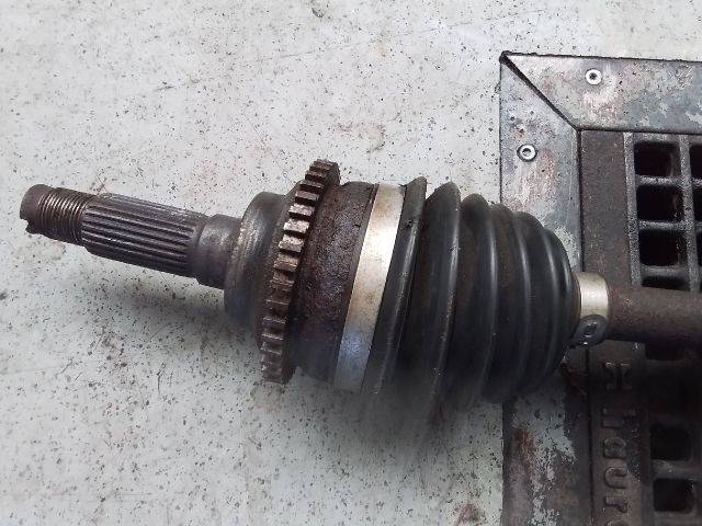 bontott MAZDA 323 Bal Féltengely