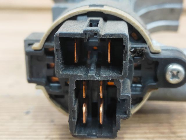 bontott MAZDA 323 Gyújtáskapcsoló Házzal