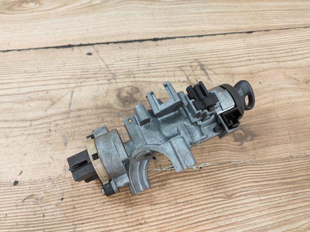 bontott MAZDA 323 Gyújtáskapcsoló Házzal