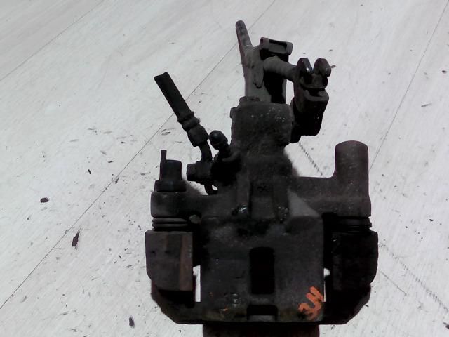 bontott MAZDA 323 Jobb hátsó Féknyereg Munkahengerrel