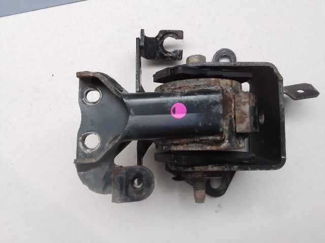 bontott MAZDA 323 Motor Tartó Bak (Fém)