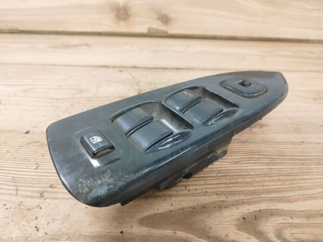 bontott MAZDA 323 Ablakemelő és Tükör Kapcsoló