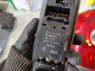 bontott MAZDA 323 Ablakemelő Kapcsoló Négyes / Kettes