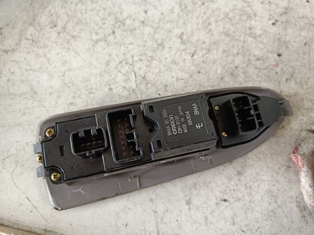 bontott MAZDA 323 Ablakemelő Kapcsoló Négyes / Kettes