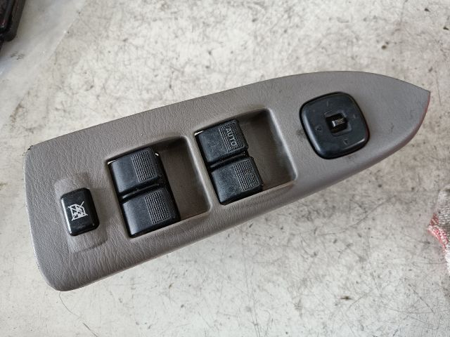 bontott MAZDA 323 Ablakemelő Kapcsoló Négyes / Kettes