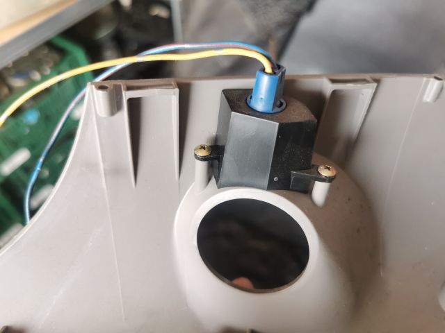 bontott MAZDA 323 Alsó Kormányoszlop Burkolat