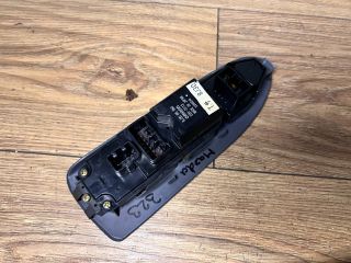 bontott MAZDA 323 Bal első Ablakemelő Kapcsoló