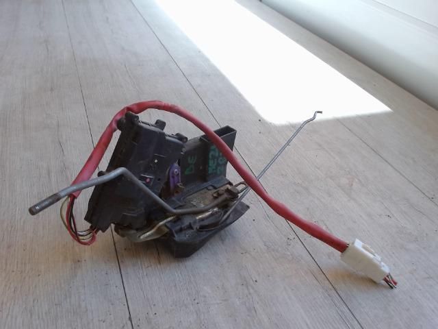 bontott MAZDA 323 Bal első Ajtózár