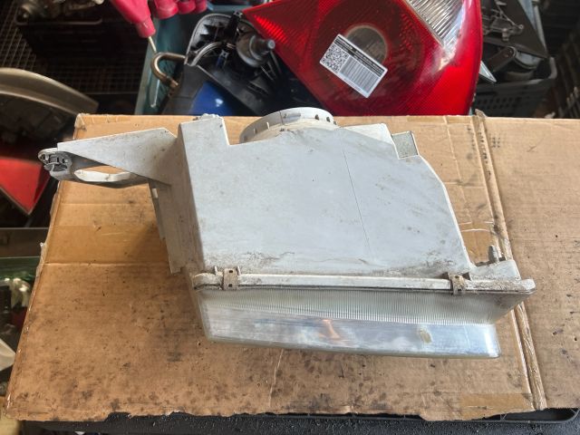 bontott MAZDA 323 Bal Fényszóró