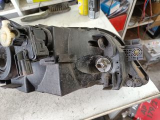 bontott MAZDA 323 Bal Fényszóró