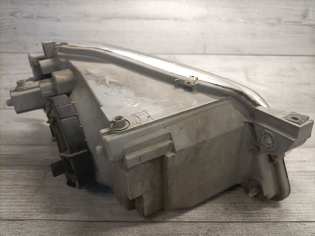 bontott MAZDA 323 Bal Fényszóró