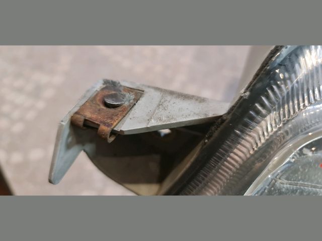 bontott MAZDA 323 Bal Fényszóró