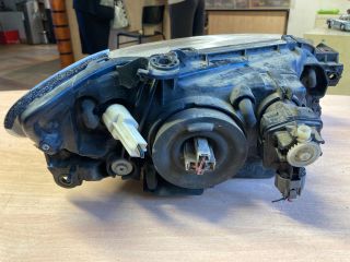 bontott MAZDA 323 Bal Fényszóró