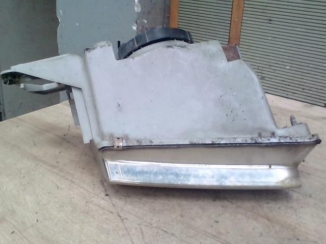 bontott MAZDA 323 Bal Fényszóró