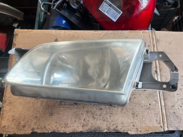 bontott MAZDA 323 Bal Fényszóró