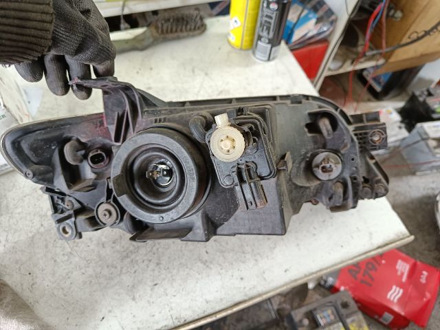 bontott MAZDA 323 Bal Fényszóró