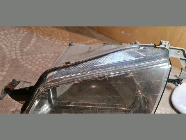 bontott MAZDA 323 Bal Fényszóró