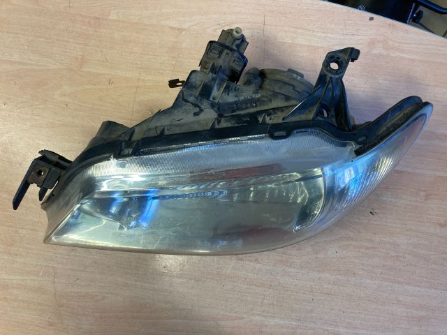 bontott MAZDA 323 Bal Fényszóró