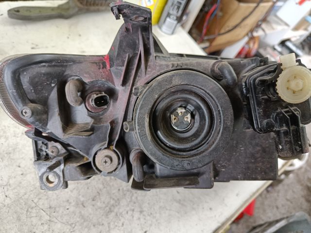 bontott MAZDA 323 Bal Fényszóró