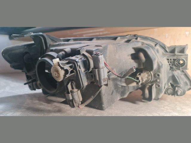 bontott MAZDA 323 Bal Fényszóró