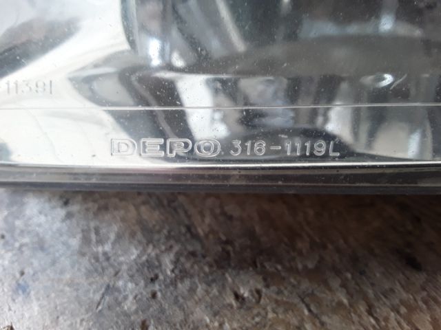 bontott MAZDA 323 Bal Fényszóró