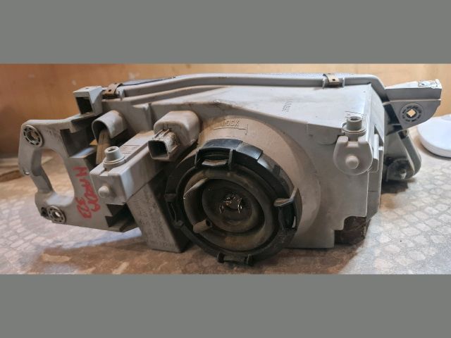 bontott MAZDA 323 Bal Fényszóró