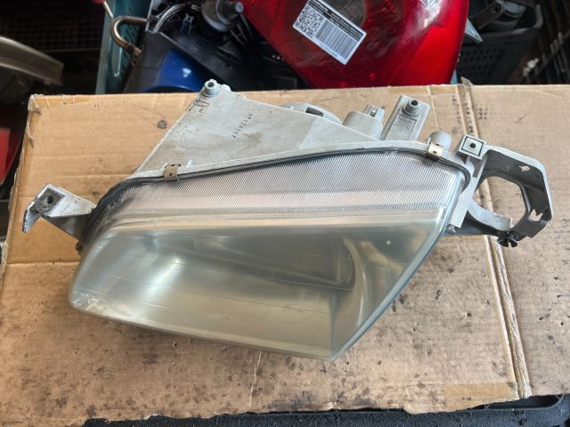 bontott MAZDA 323 Bal Fényszóró