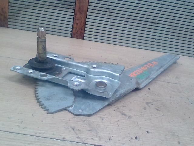 bontott MAZDA 323 Bal hátsó Ablakemelő Szerkezet (Mechanikus)