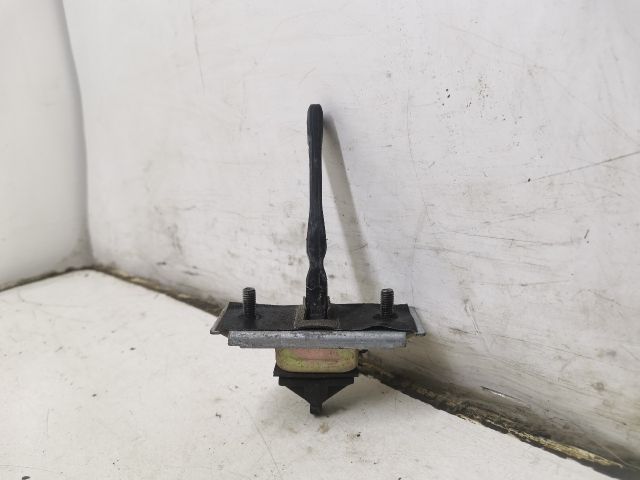 bontott MAZDA 323 Bal hátsó Ajtóhatároló