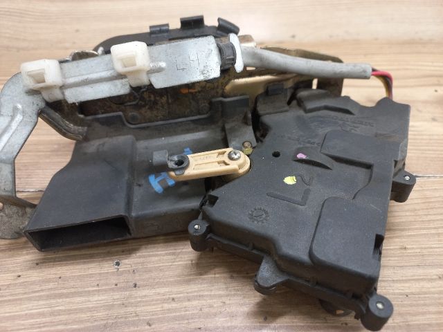 bontott MAZDA 323 Bal hátsó Ajtózár