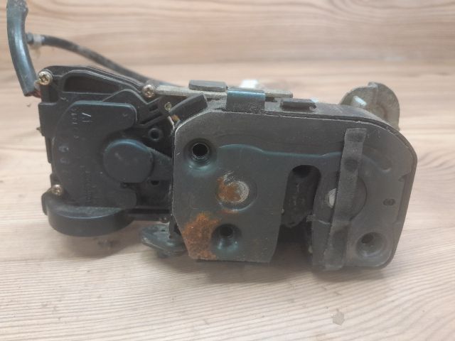 bontott MAZDA 323 Bal hátsó Ajtózár