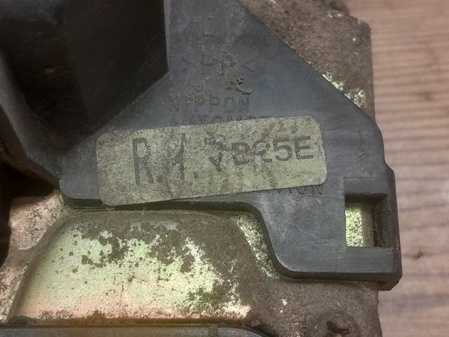 bontott MAZDA 323 Bal hátsó Ajtózár