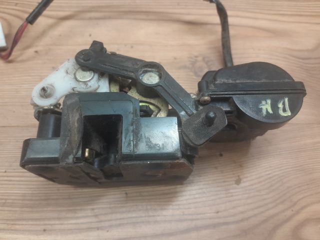 bontott MAZDA 323 Bal hátsó Ajtózár