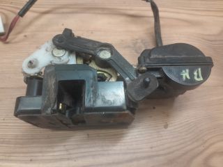 bontott MAZDA 323 Bal hátsó Ajtózár