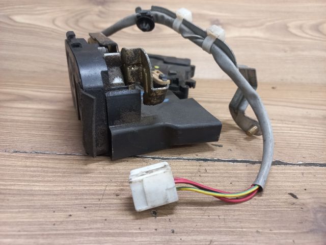 bontott MAZDA 323 Bal hátsó Ajtózár